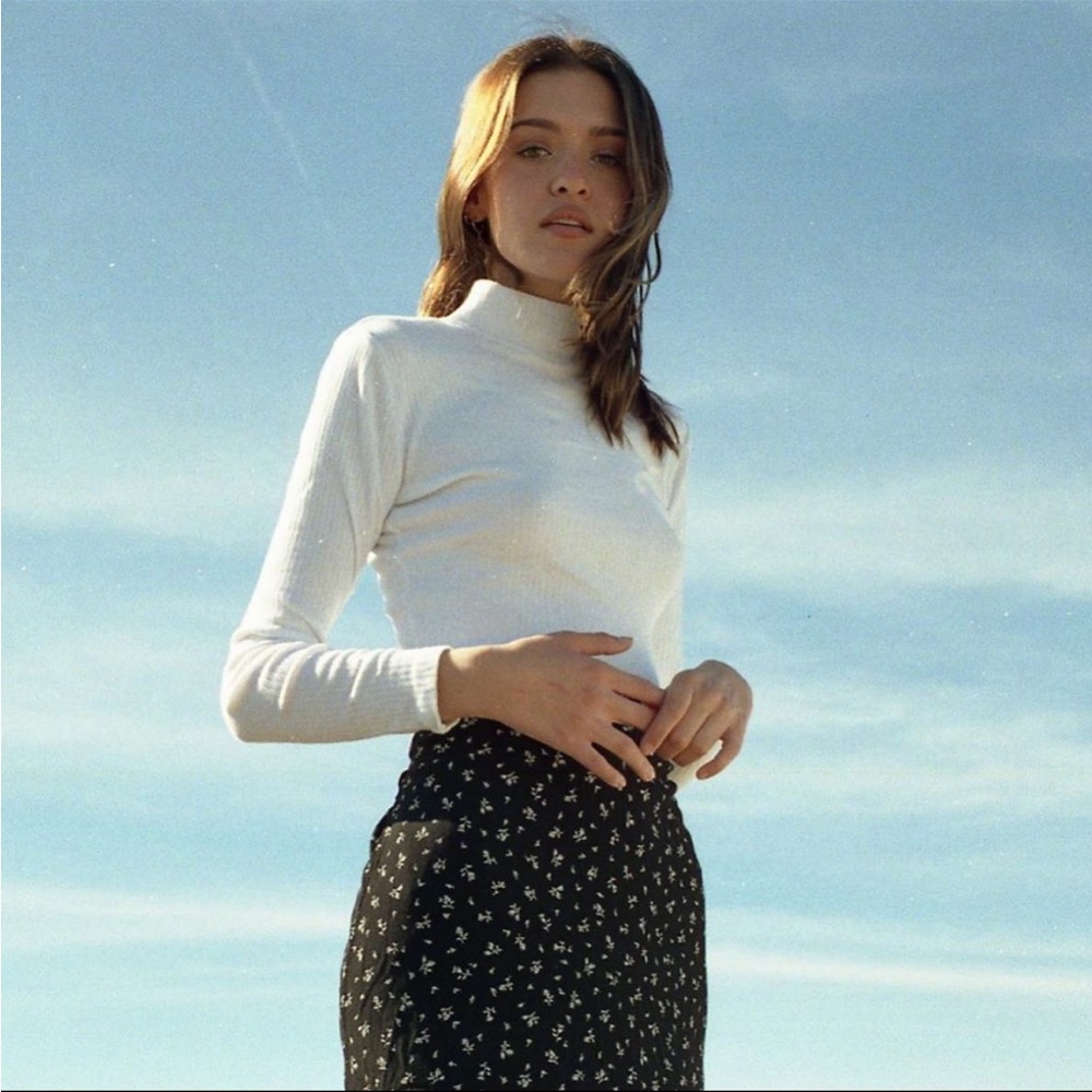 Brandy Melville Daniela Cotton Turtleneck Top